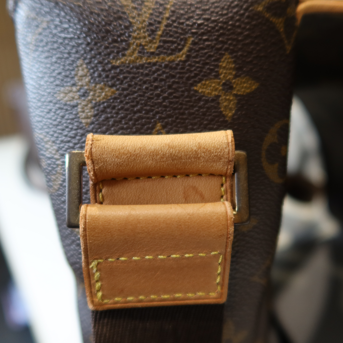 LOUIS VUITTON Abbesses Monogram Messenger Bag 2003