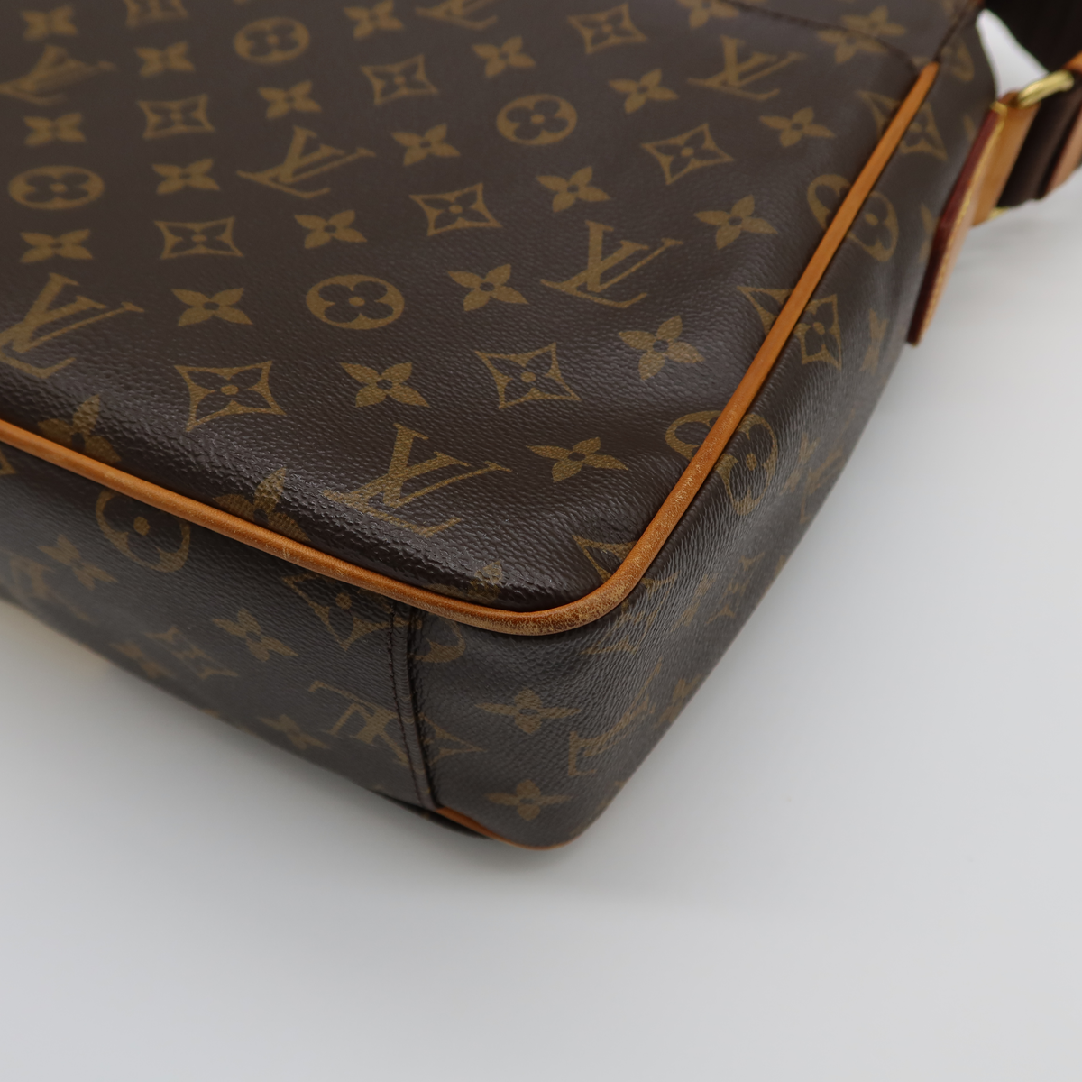 LOUIS VUITTON Abbesses Monogram Messenger Bag 2003